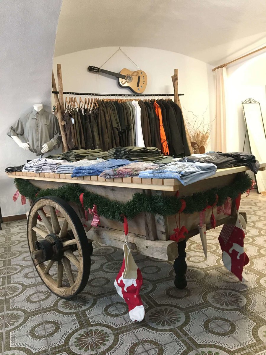 Verkaufsfläche von Nähen mit Liebe Änderungsschneiderei & Trachtenboutique