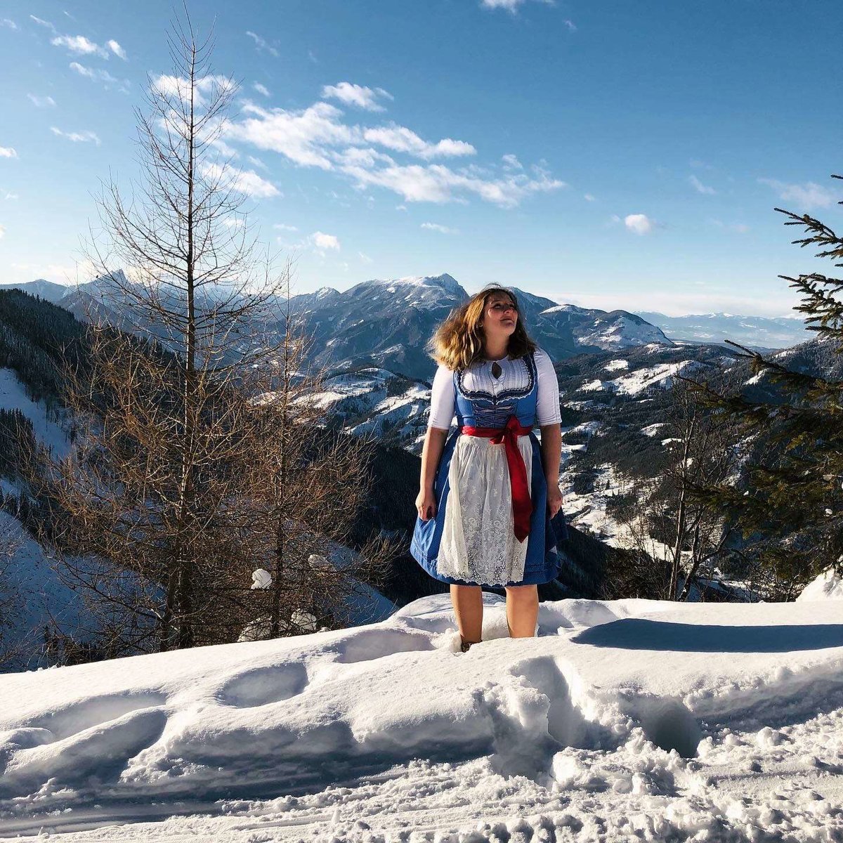 Inhaberin Katja Ošina von Nähen mit Liebe Änderungsschneiderei & Trachtenboutique in Bad Eisenkappel